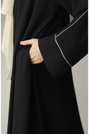 Relaxed Fit Crepe Abaya with Contrast Piping and Stand Collar — Siyah