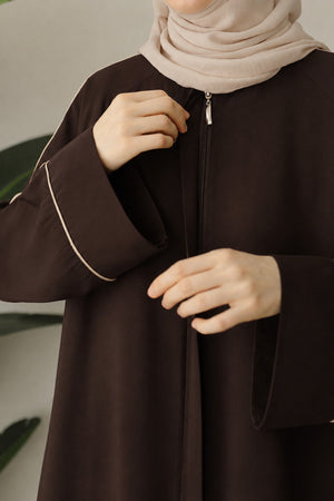 Relaxed Fit Crepe Abaya with Contrast Piping and Stand Collar — Çok Renkli