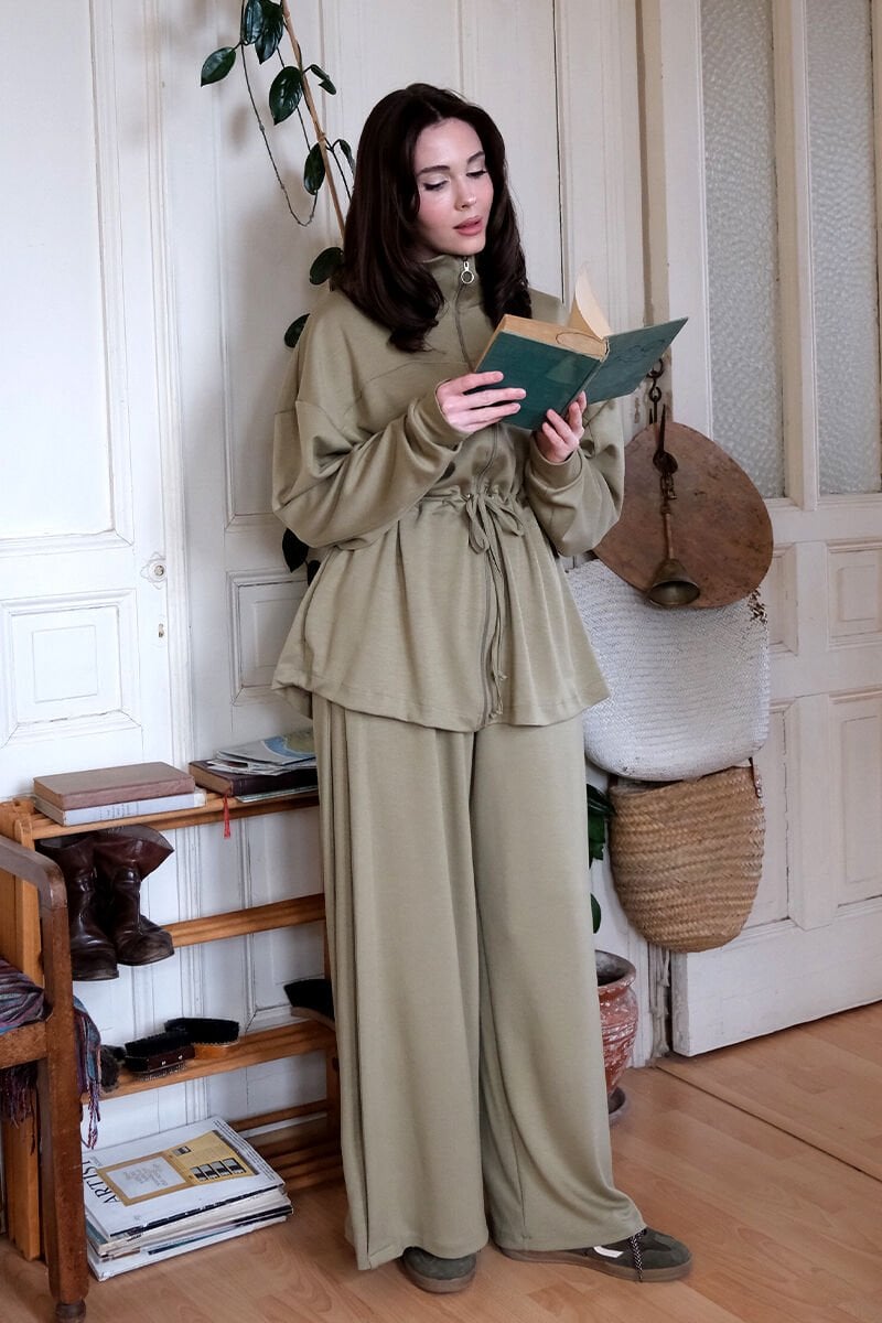 Comfortable Zip-Front Top and Wide-Leg Pant Set