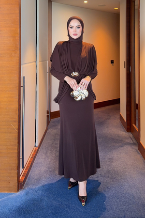 Draped Maxi Dress with High Neck and Decorative Buckle — Kahverengi