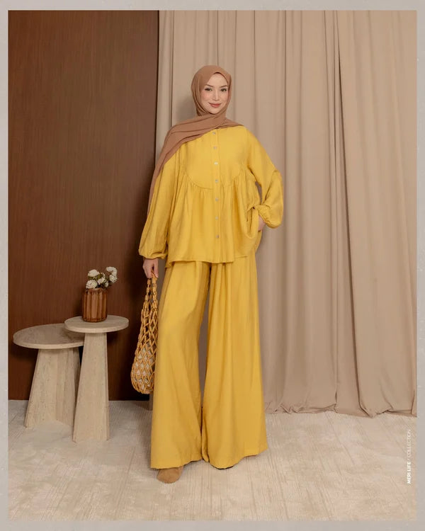 Modest Cotton Blouse and Wide-Leg Trousers Set with Balloon Sleeves