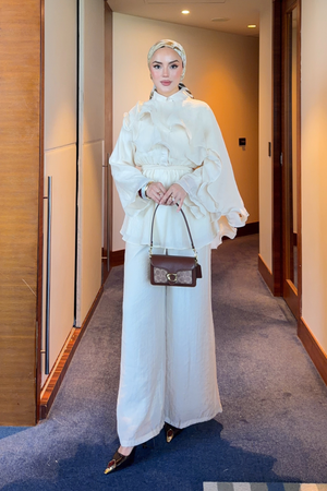 Flowing Chiffon Blouse & Wide-Leg Trousers Two-Piece Set — Ekru