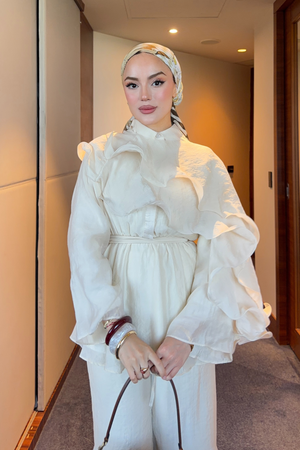 Flowing Chiffon Blouse & Wide-Leg Trousers Two-Piece Set — Ekru