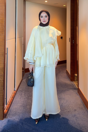 Flowing Chiffon Blouse & Wide-Leg Trousers Two-Piece Set — Sari