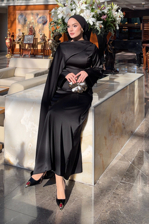 Modest Satin Maxi Dress with Drape Detail — Siyah
