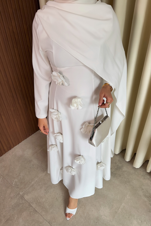 Elegant Long Sleeve Evening Dress with Detachable Roses — Beyaz