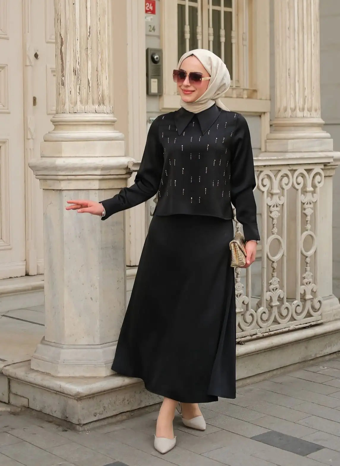 طقم تنورة – من قماش فاخر مع تزيين بالأحجار الأمامية (SK004)