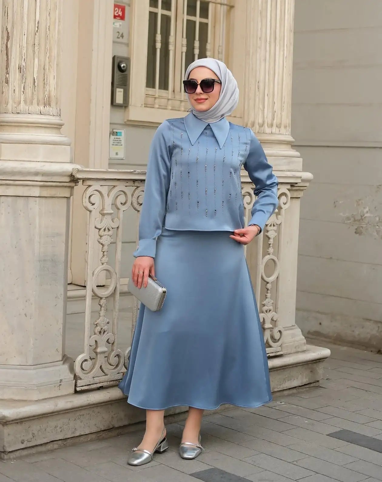 طقم تنورة – من قماش فاخر مع تزيين بالأحجار الأمامية (SK004)