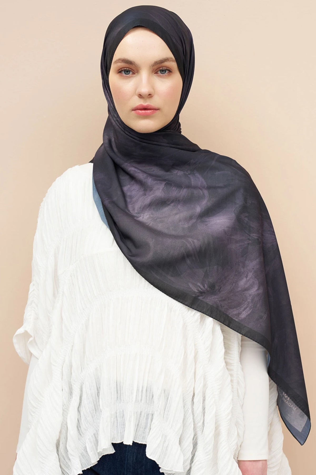 Flowing Peony Pattern Italian Silk Shawl — Siyah