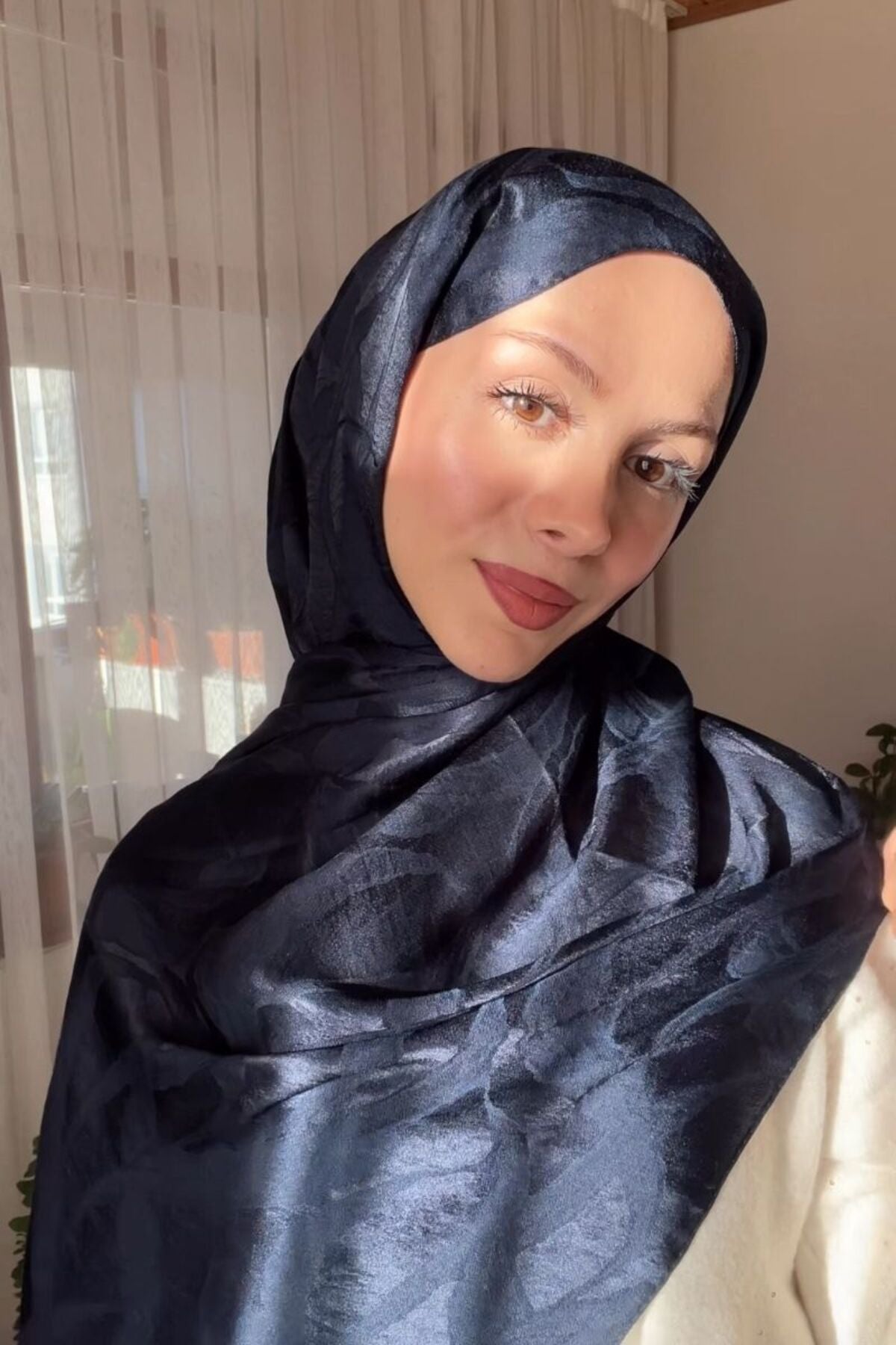 Elegant Jacquard Patterned Shawl for Modest Styling — Lacivert