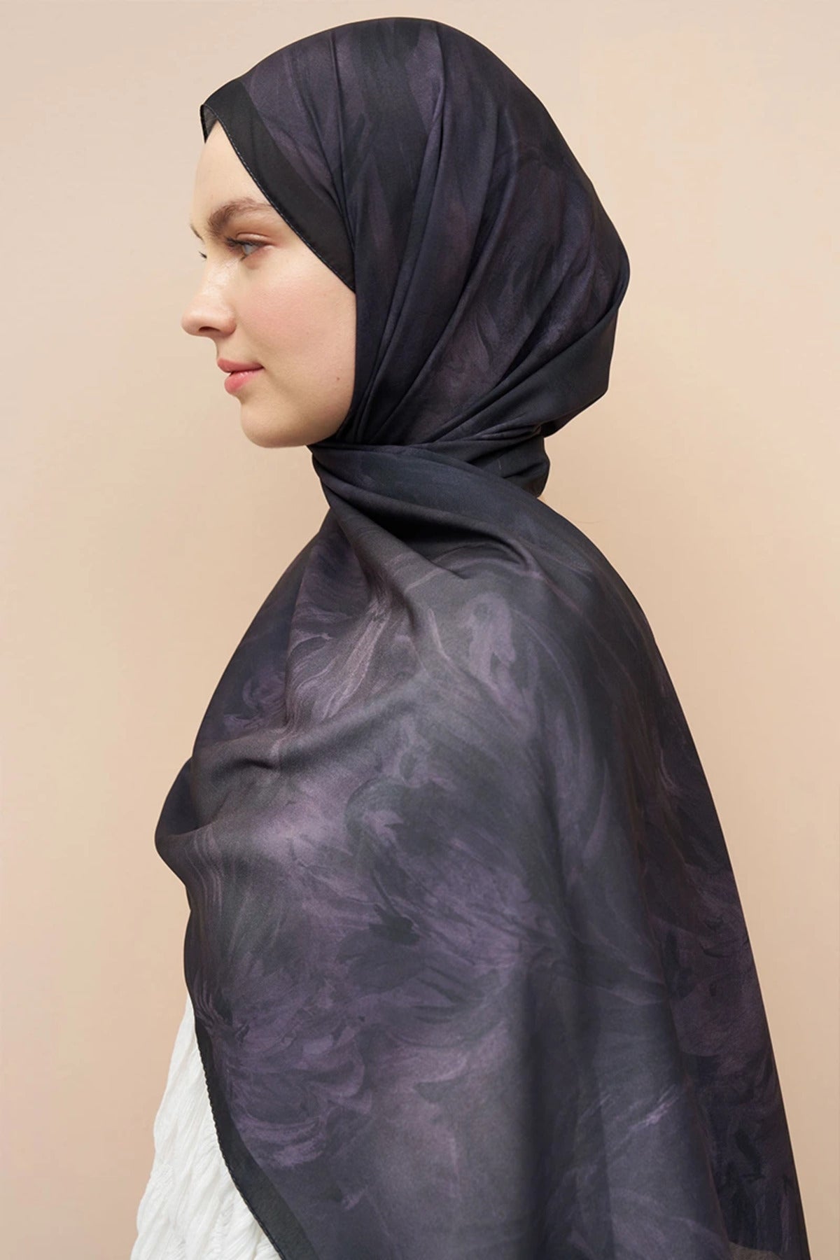 Flowing Peony Pattern Italian Silk Shawl — Siyah