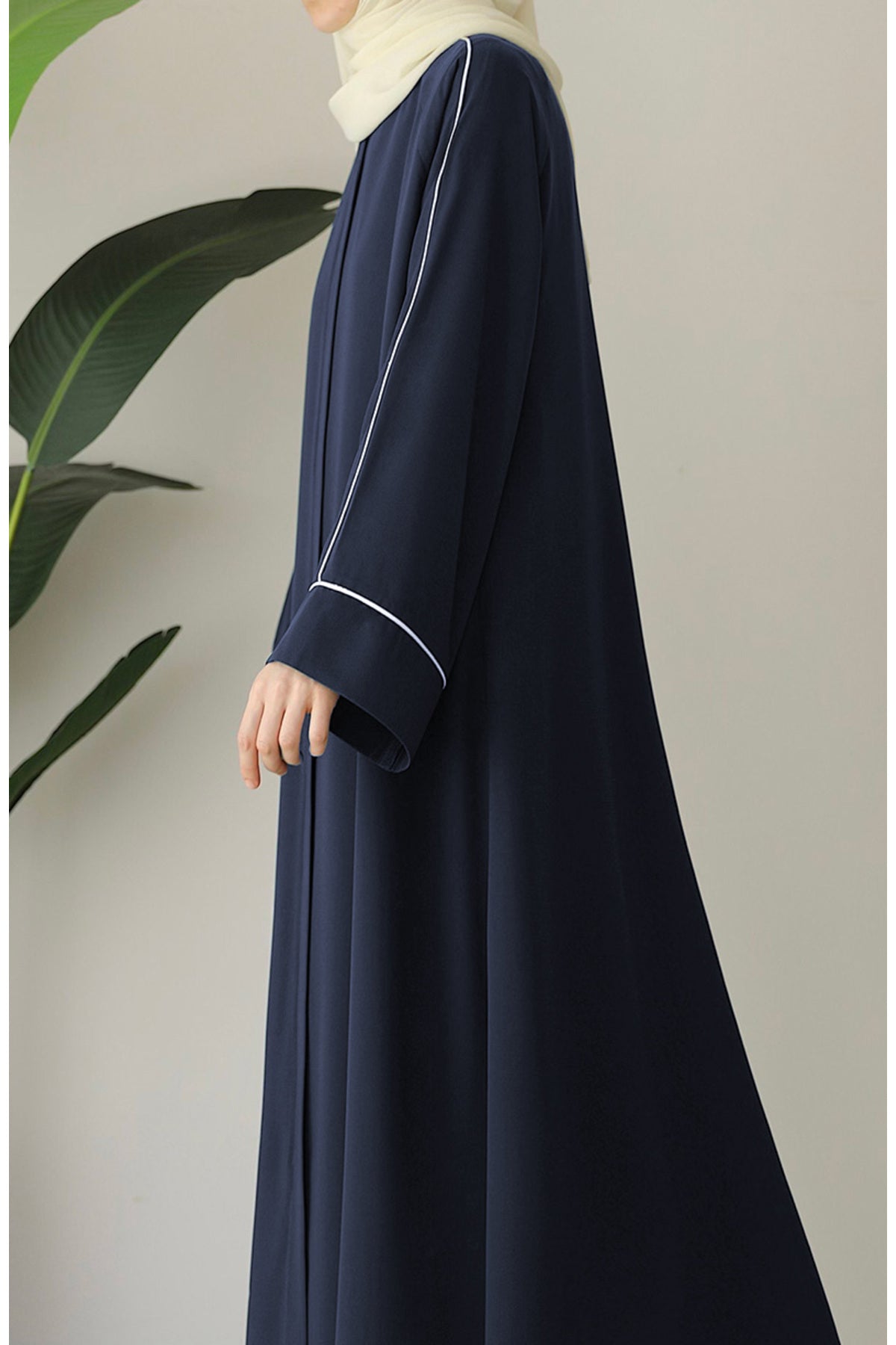 Relaxed Fit Crepe Abaya with Contrast Piping and Stand Collar — Lacivert