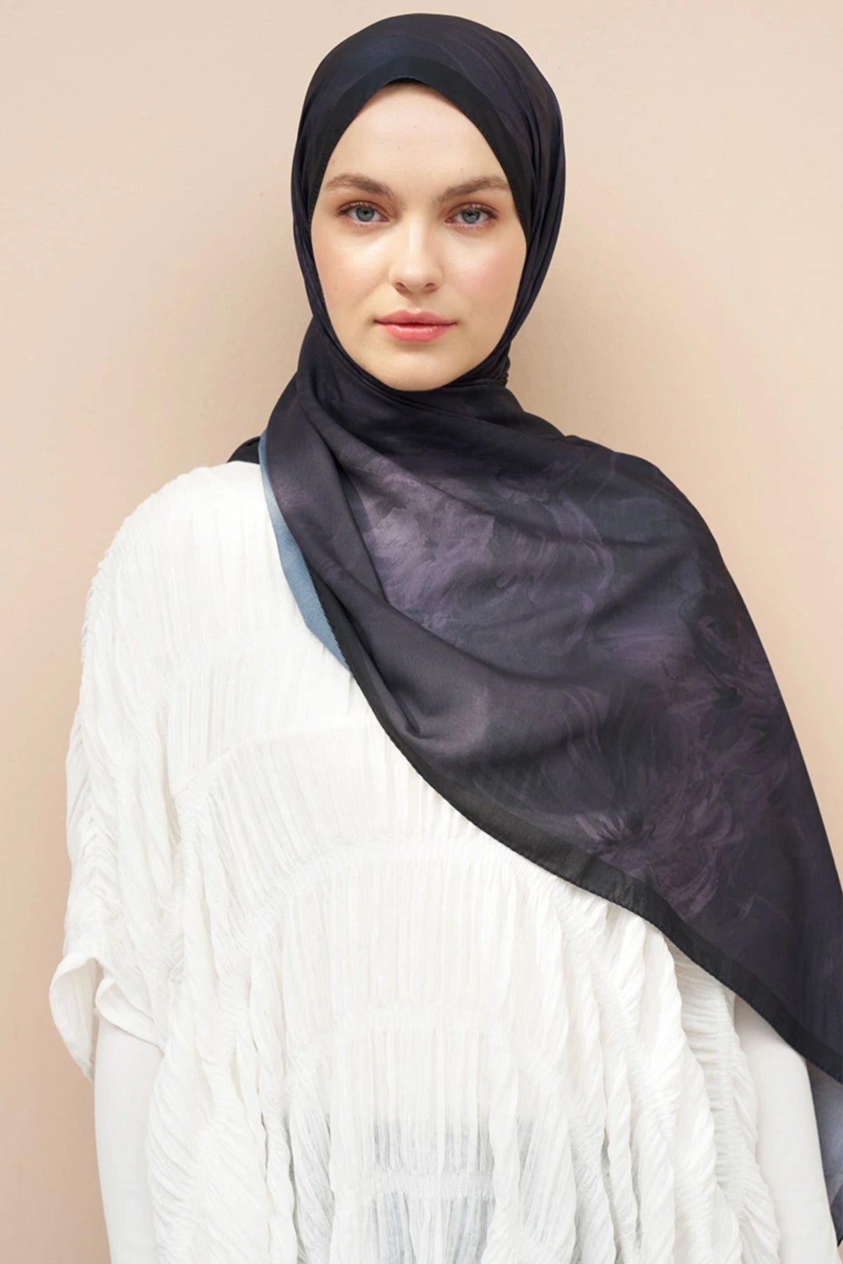 Flowing Peony Pattern Italian Silk Shawl — Siyah