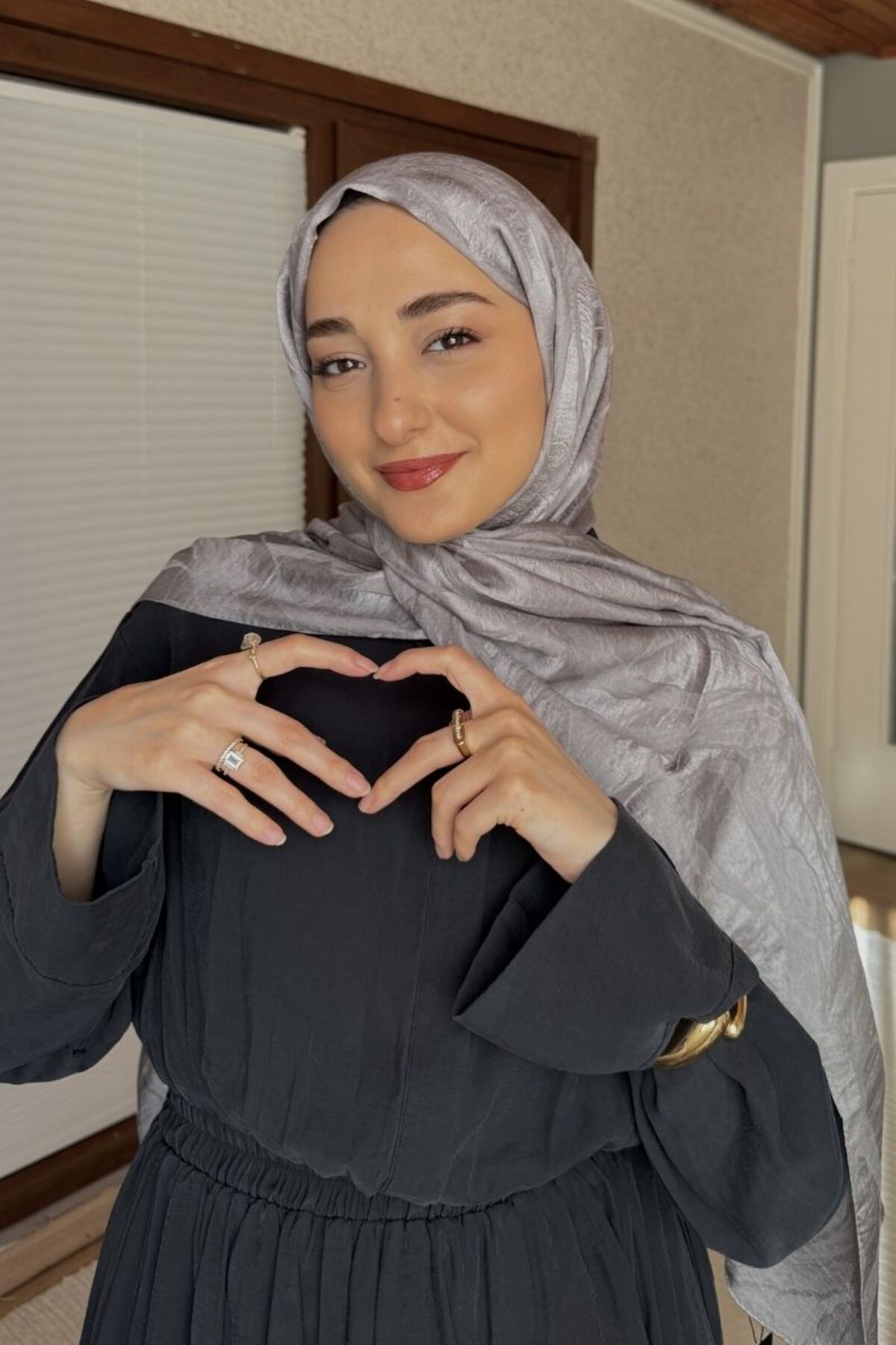 Elegant Jacquard Patterned Shawl for Modest Styling — Gri
