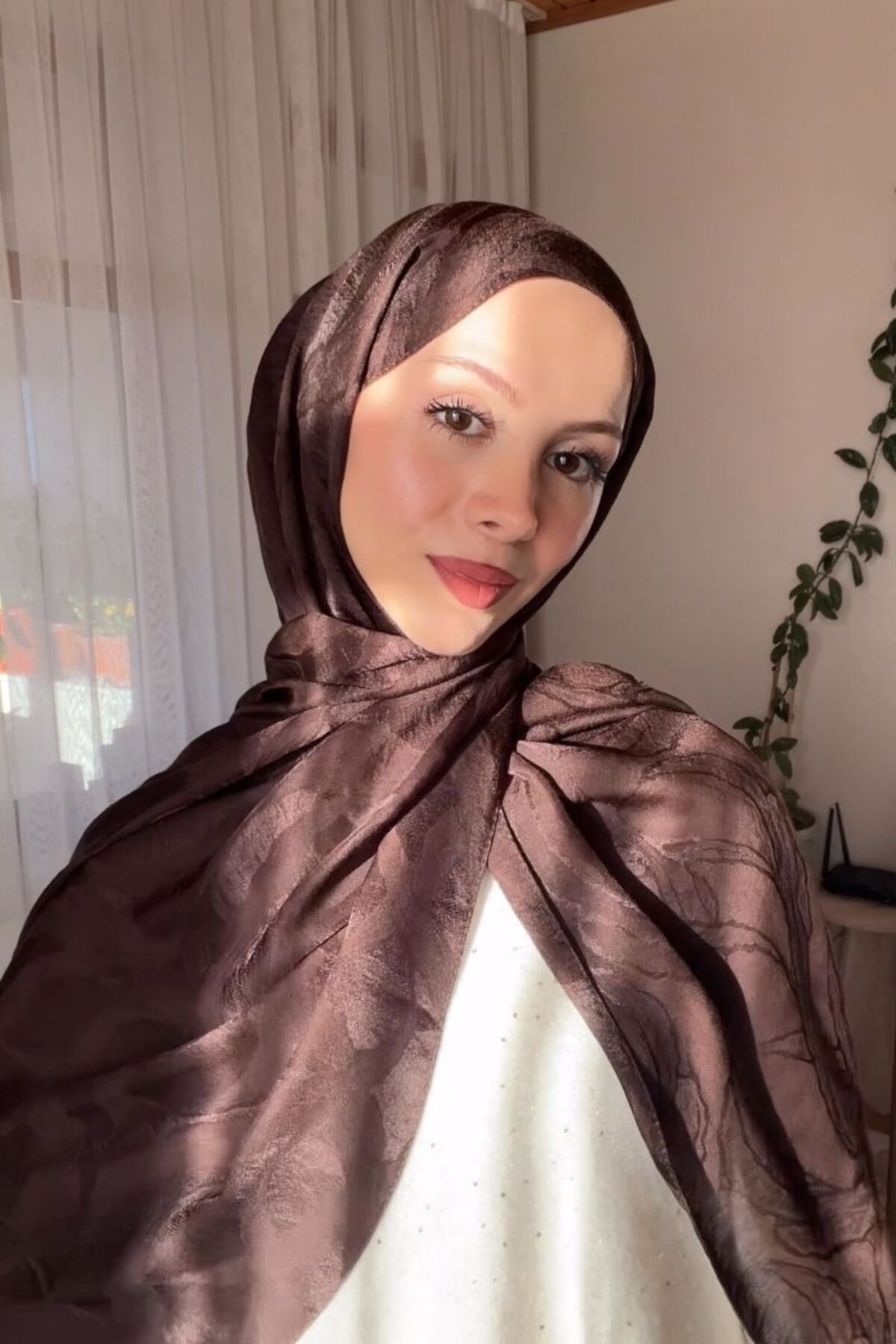 Elegant Jacquard Patterned Shawl for Modest Styling — Kahverengi