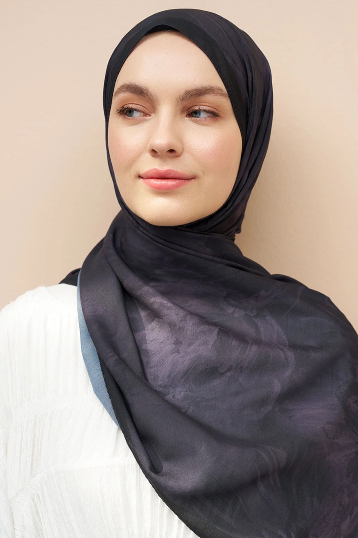 Flowing Peony Pattern Italian Silk Shawl — Siyah