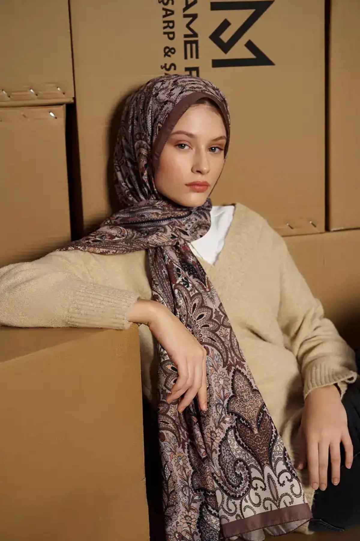 Patterned Polyester Scarf for Modest Styling — Beyaz