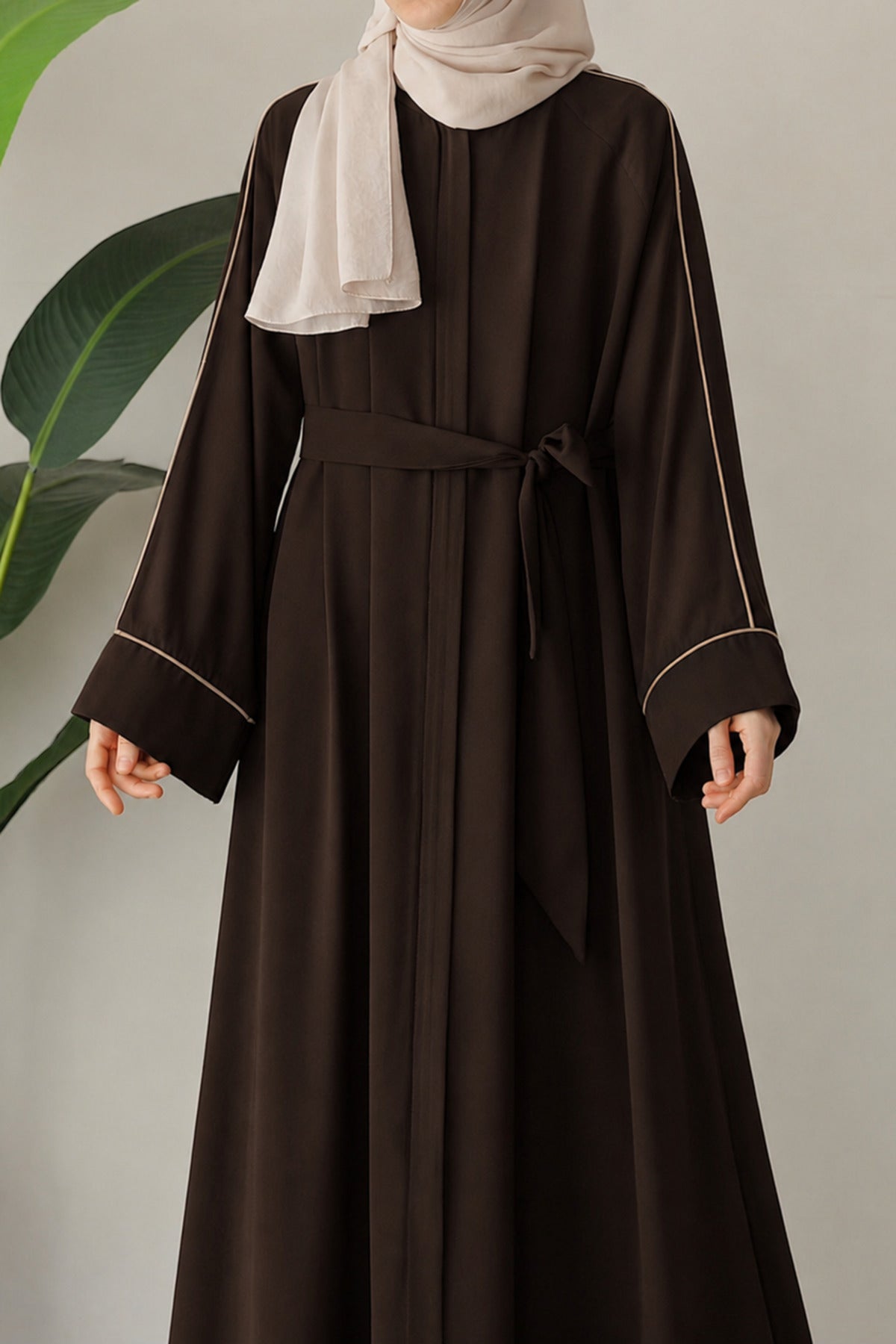 Relaxed Fit Crepe Abaya with Contrast Piping and Stand Collar — Çok Renkli