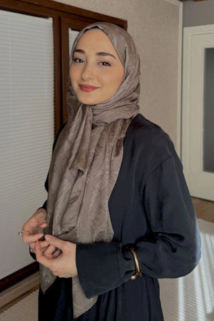 Elegant Jacquard Patterned Shawl for Modest Styling — vizon