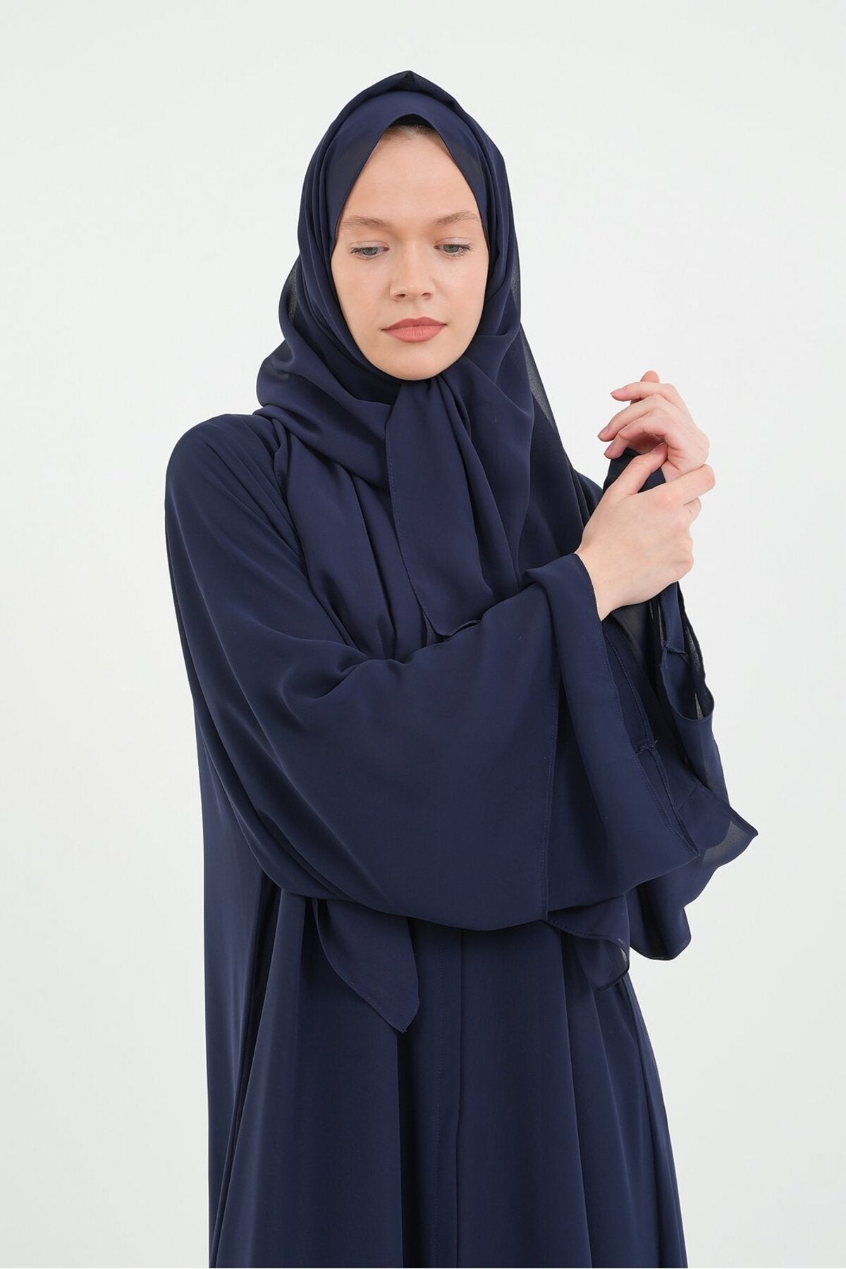 Long Lightweight Abaya and Matching Shawl Set with Snap Closure — koyu-lacivert