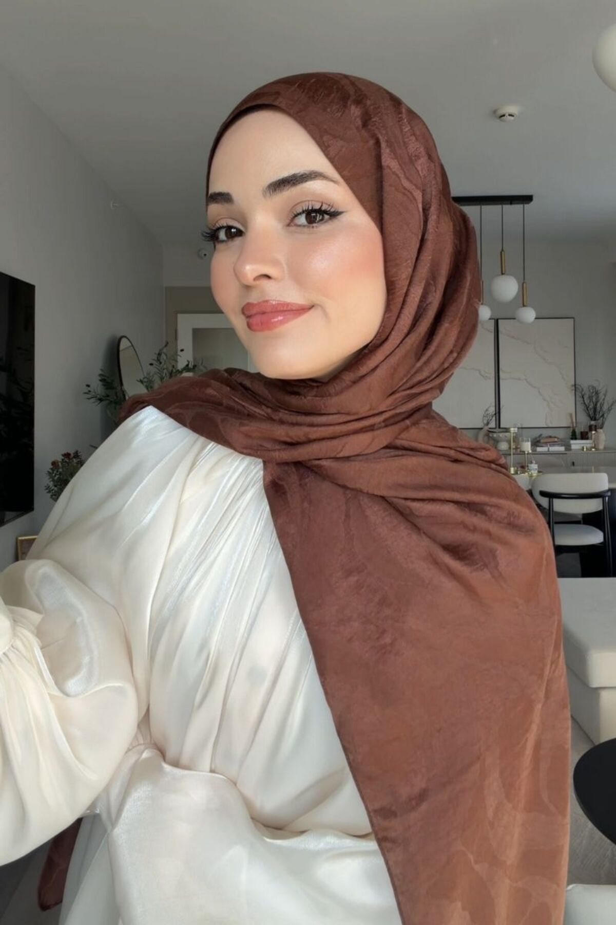 Elegant Jacquard Patterned Shawl for Modest Styling — brownie