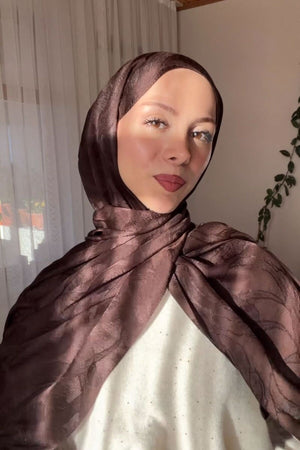 Elegant Jacquard Patterned Shawl for Modest Styling — Kahverengi