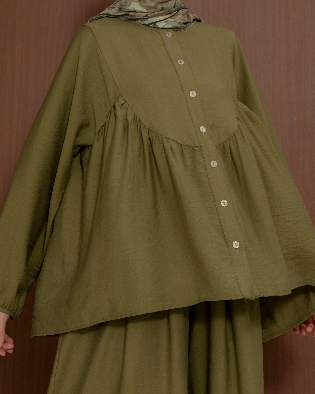 dugme-detayli-pantolonlu-yesil-takim--87f0-.jpg
