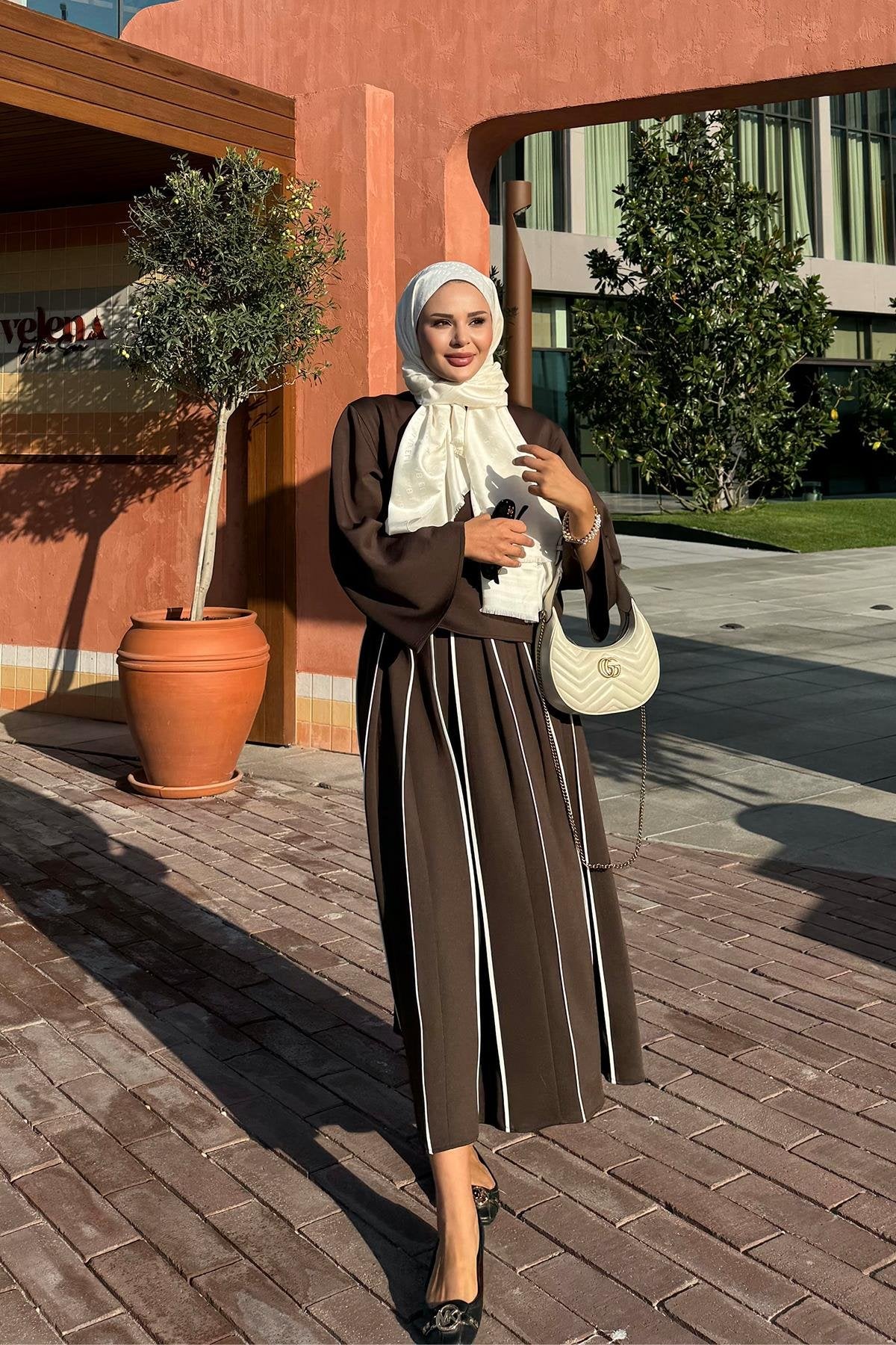 طقم تنورة بقماش سكوبا مع تفاصيل الشريط الجانبي (SK005)