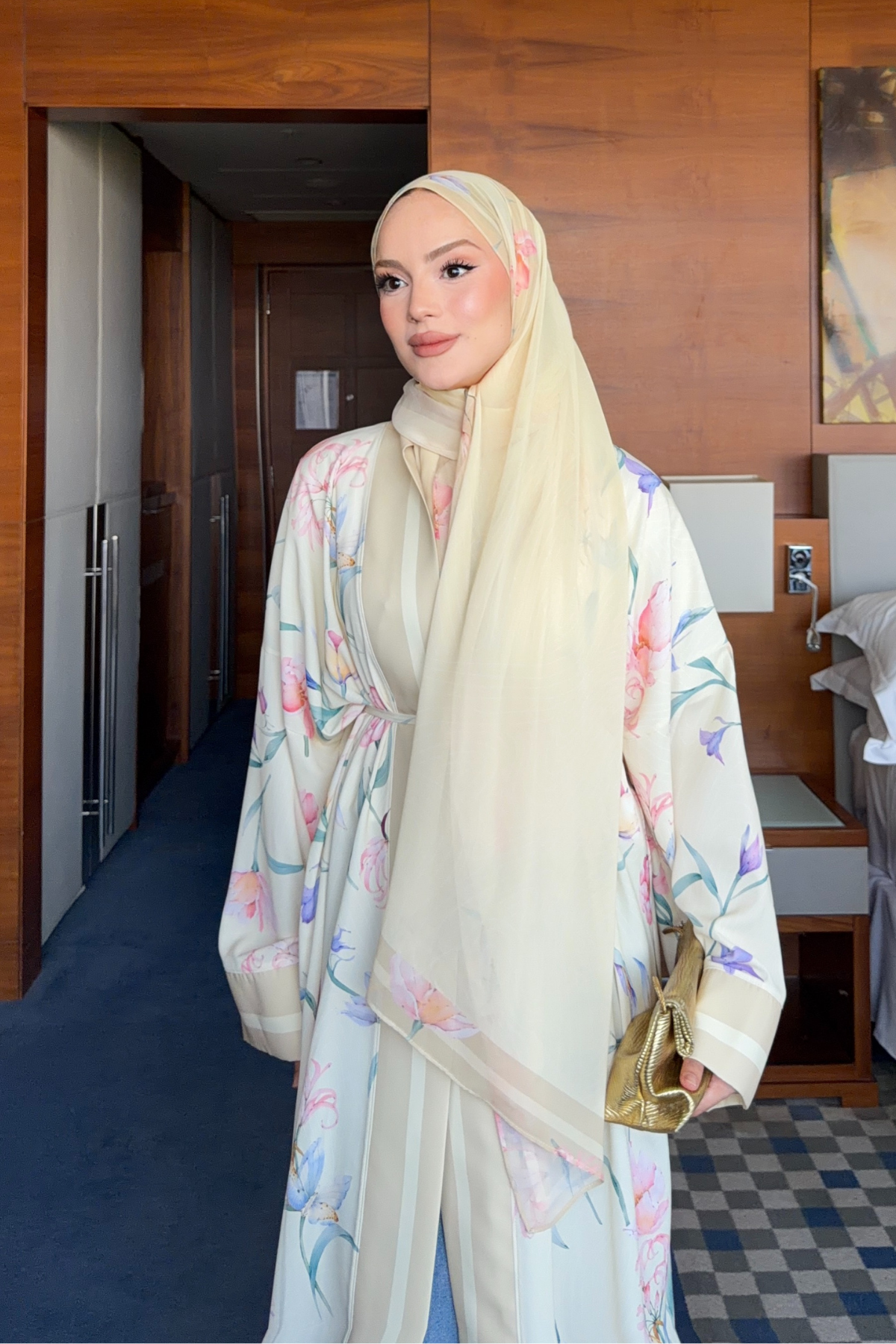 Flowy Floral Satin Open Abaya with Striped Trim and Shawl — Bej