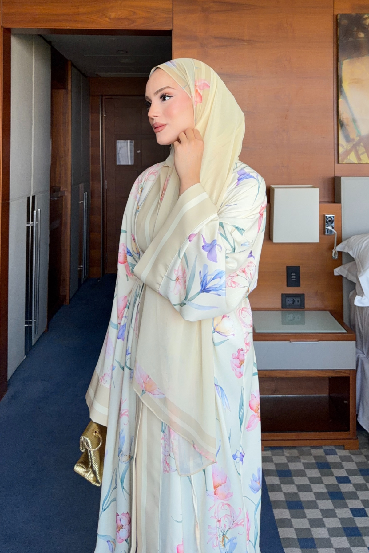 Flowy Floral Satin Open Abaya with Striped Trim and Shawl — Bej