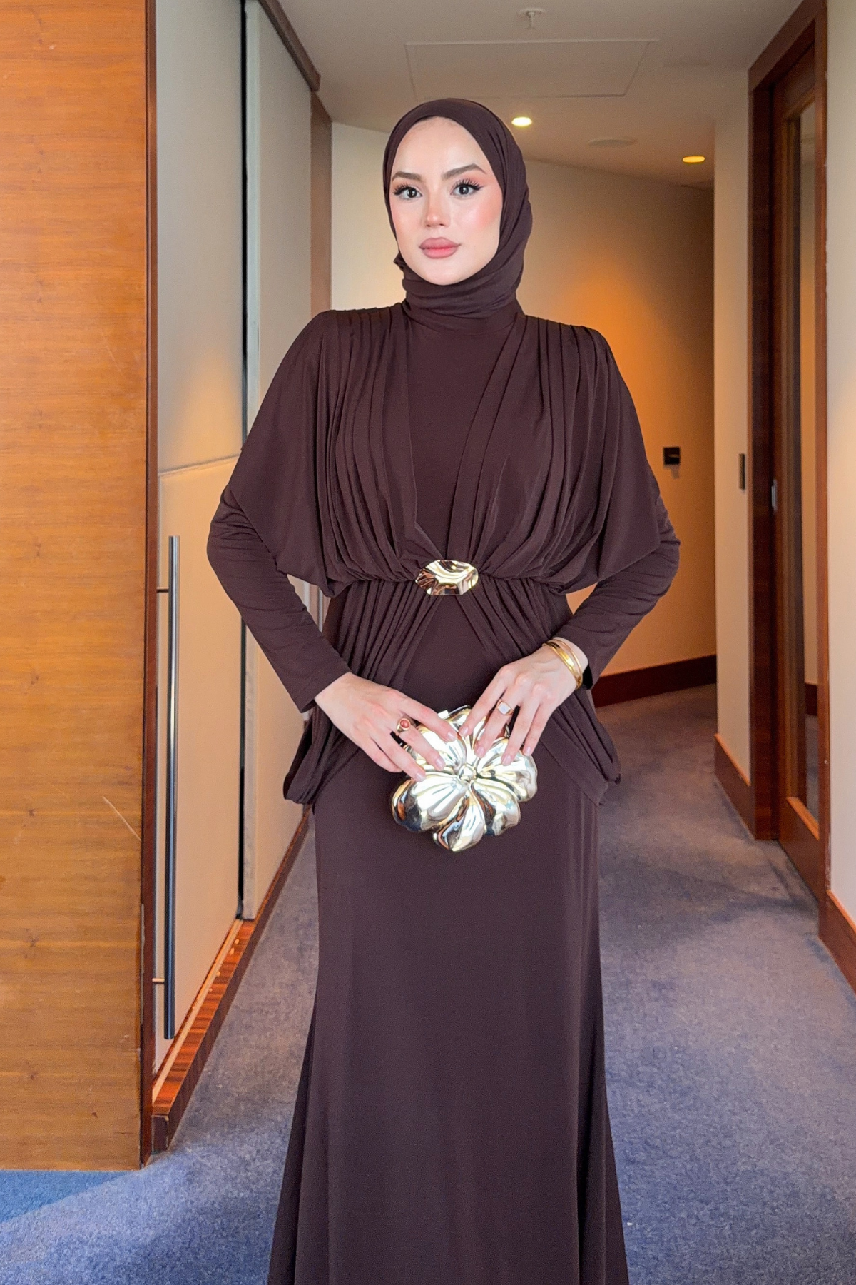 Draped Maxi Dress with High Neck and Decorative Buckle — Kahverengi