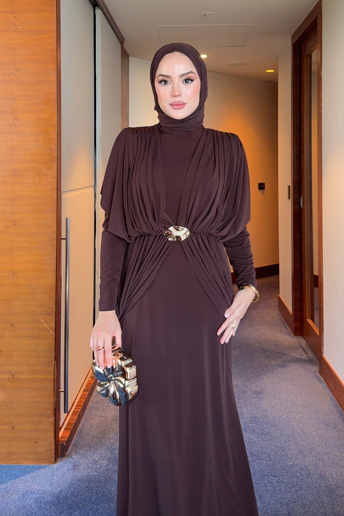 Draped Maxi Dress with High Neck and Decorative Buckle — Kahverengi