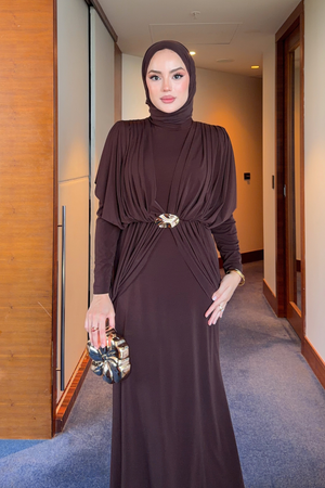 Draped Maxi Dress with High Neck and Decorative Buckle — Kahverengi