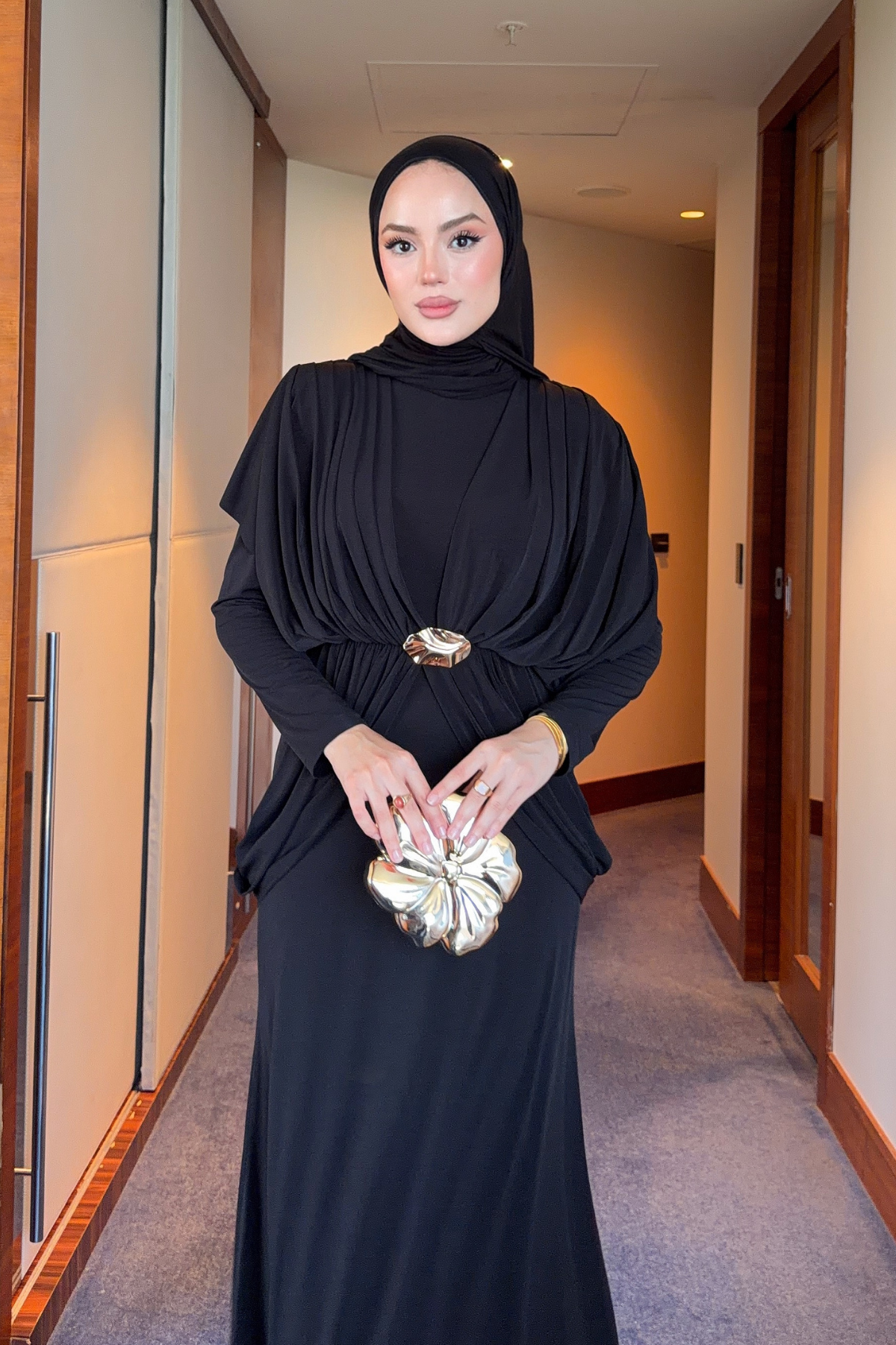 Draped Maxi Dress with High Neck and Decorative Buckle — Siyah