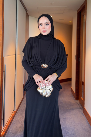 Draped Maxi Dress with High Neck and Decorative Buckle — Siyah