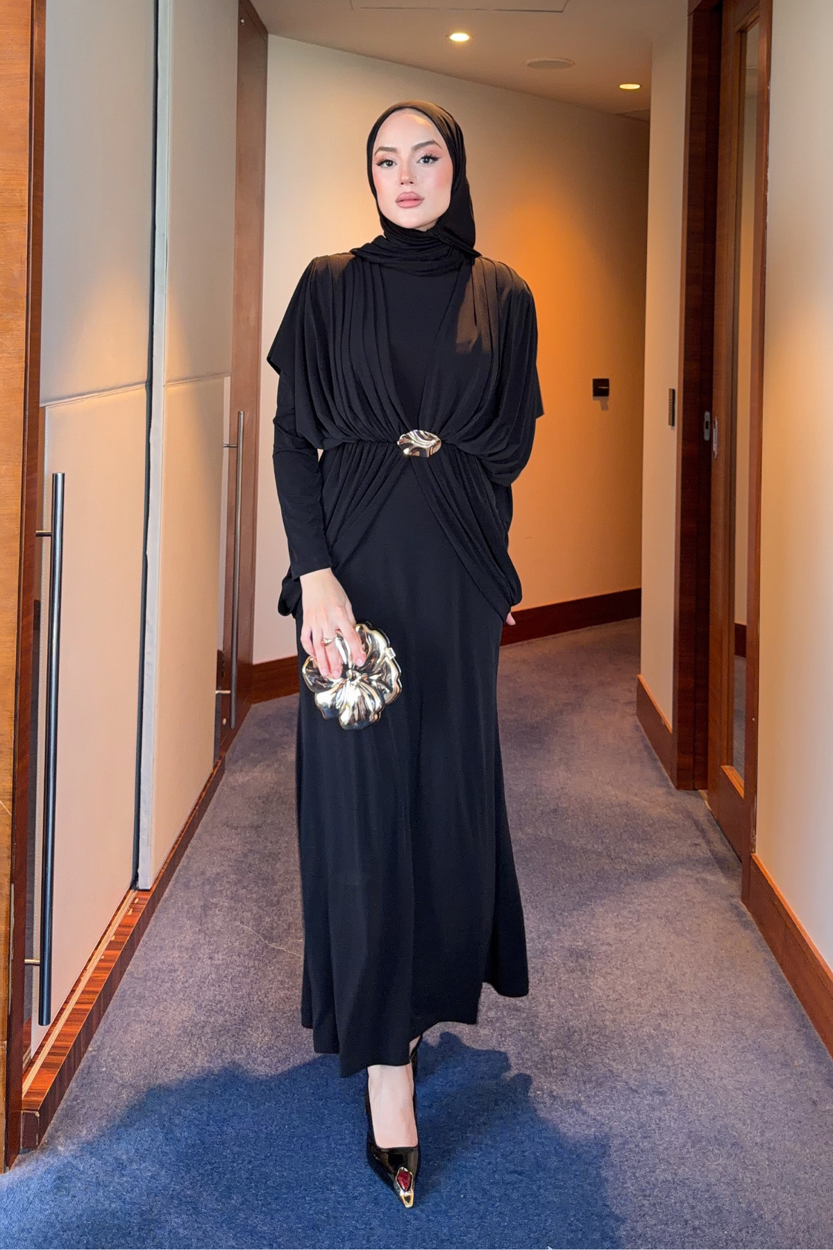 Draped Maxi Dress with High Neck and Decorative Buckle — Siyah