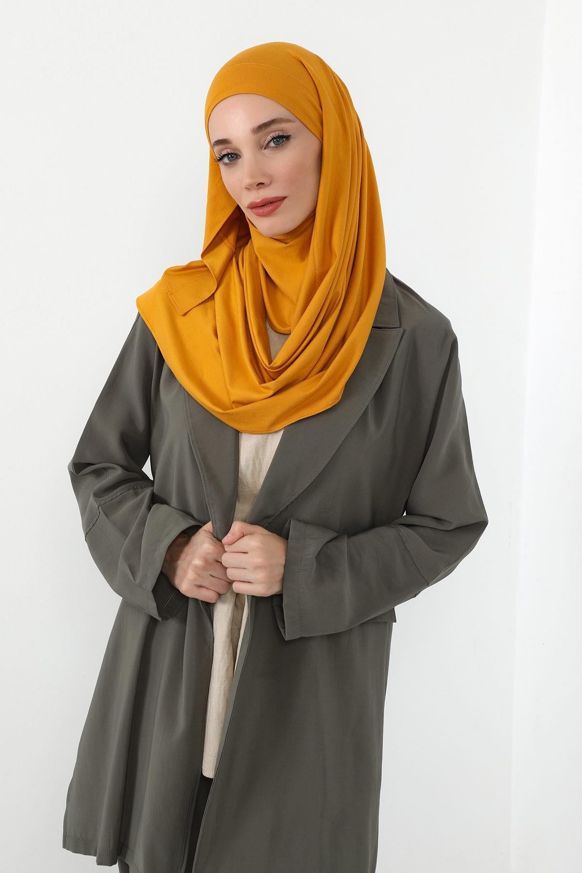 Ready-to-Wear Jersey Bonnet Shawl with Face Covering