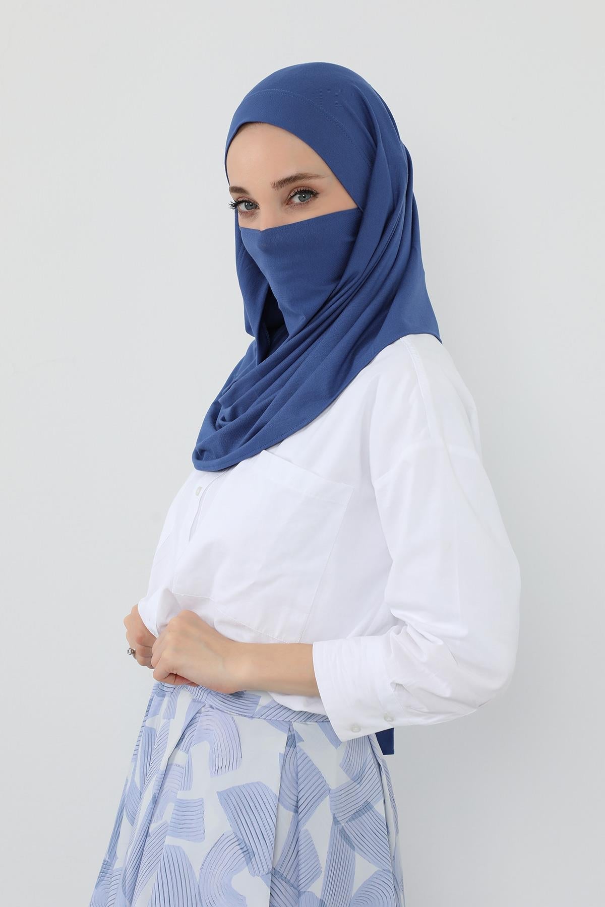 Ready-to-Wear Jersey Bonnet Shawl with Face Covering
