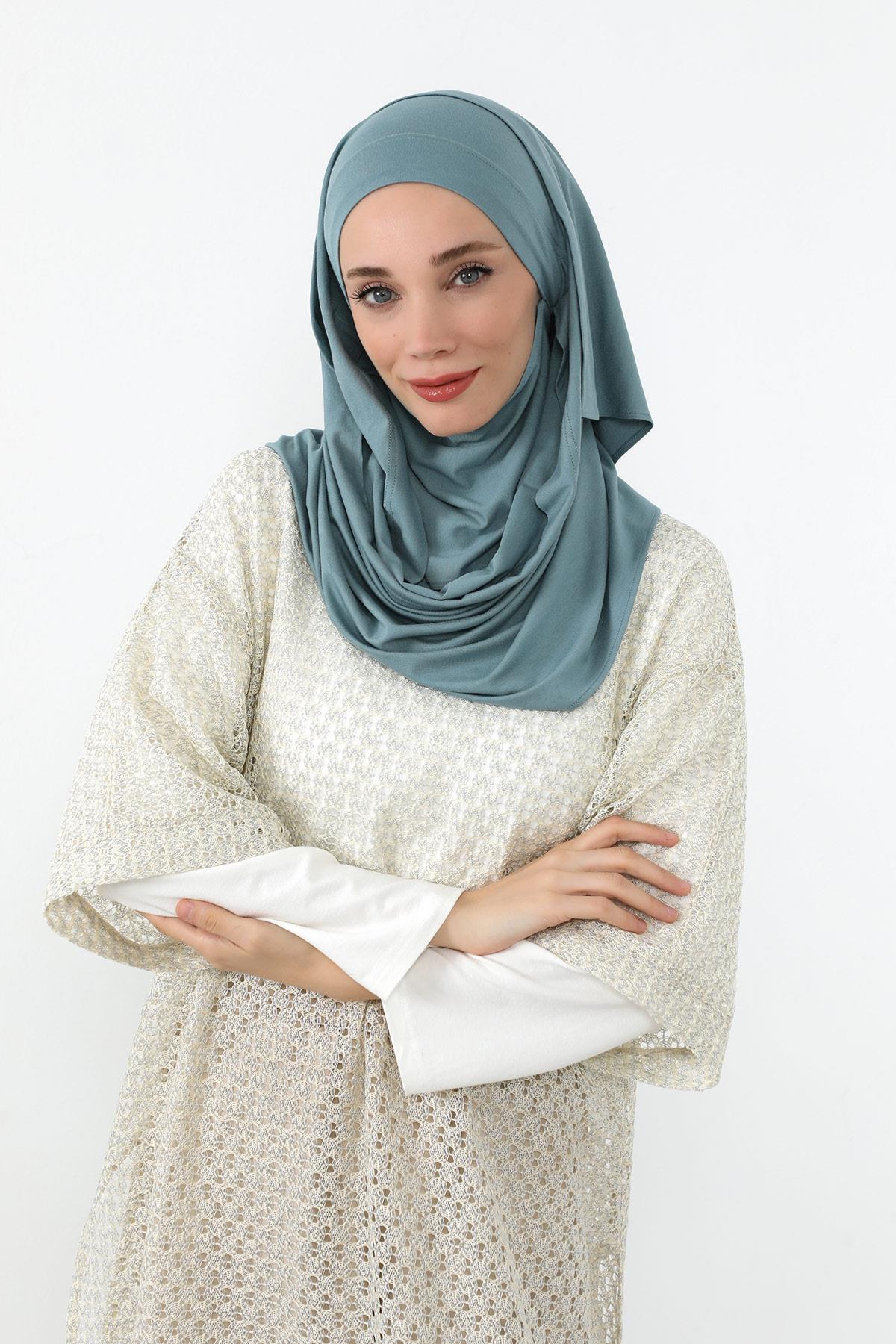 Ready-to-Wear Jersey Bonnet Shawl with Face Covering