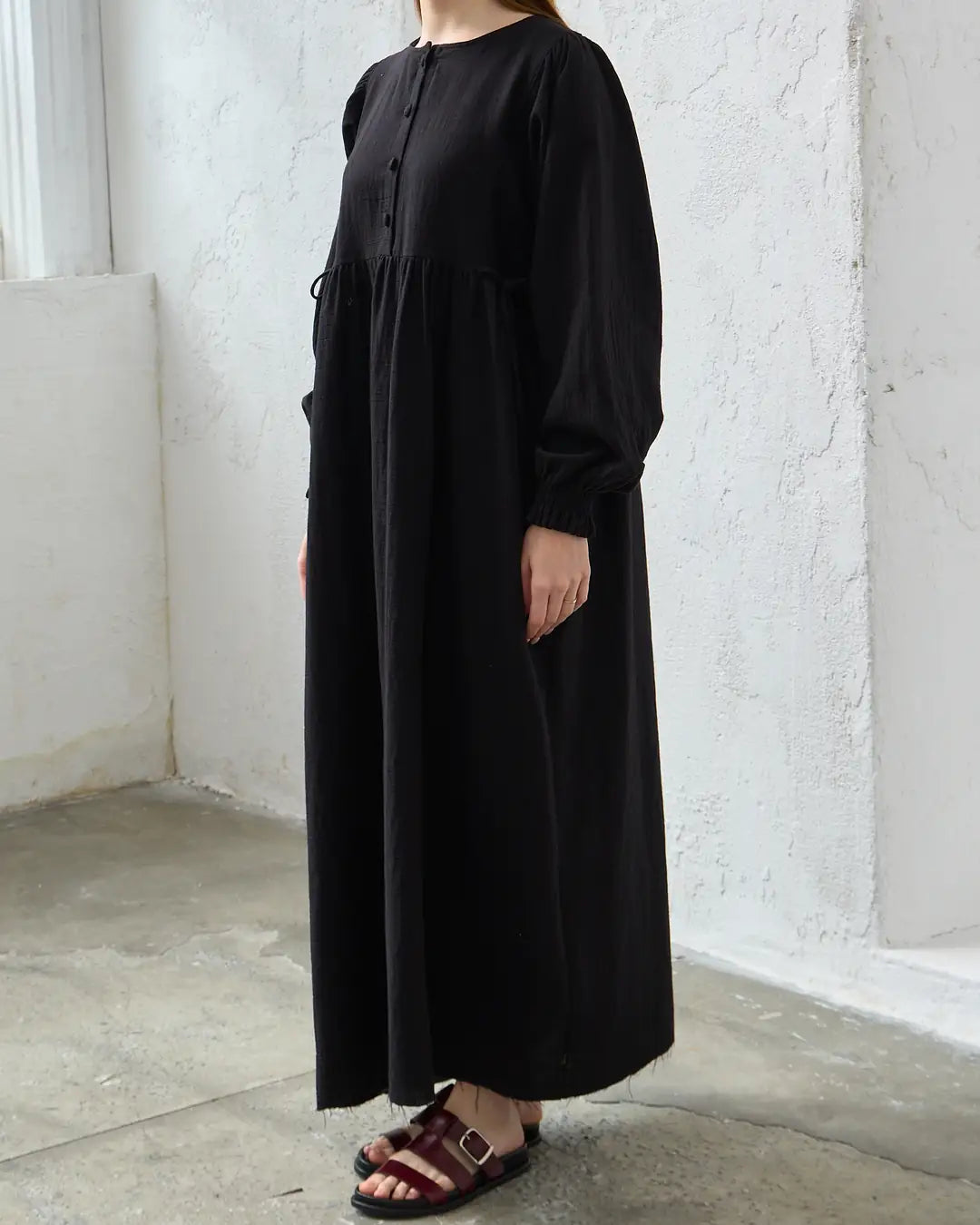 Muslin Maxi Dress with Tie Waist and Long Sleeves