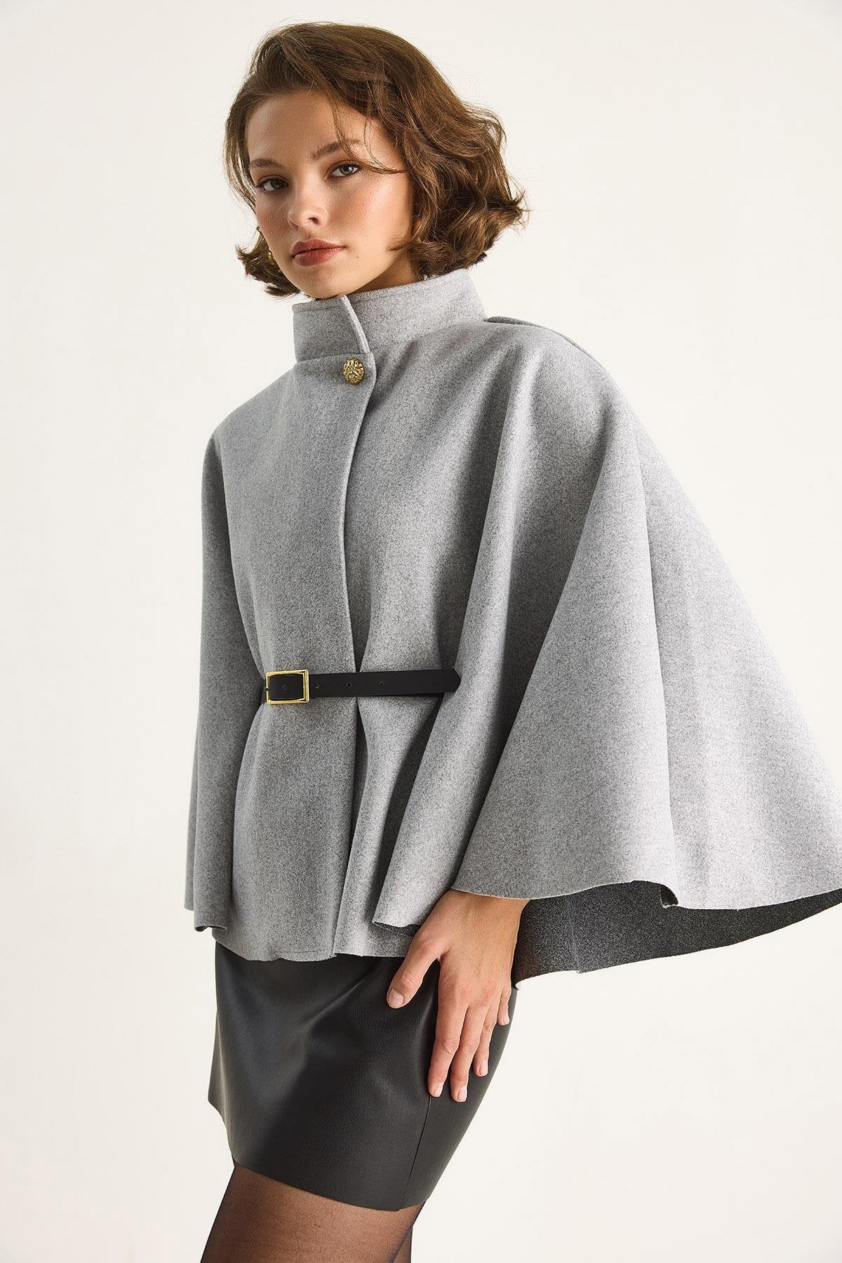  بونشو صوف بحزام وتفاصيل أزرار ذهبية – TOP001