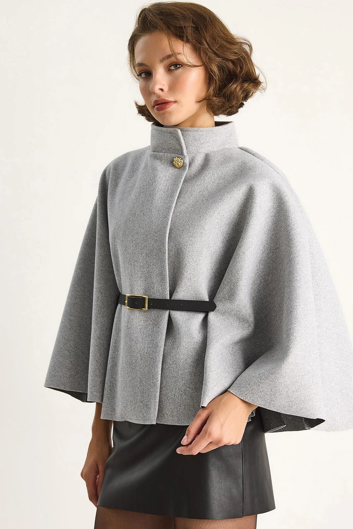  بونشو صوف بحزام وتفاصيل أزرار ذهبية – TOP001