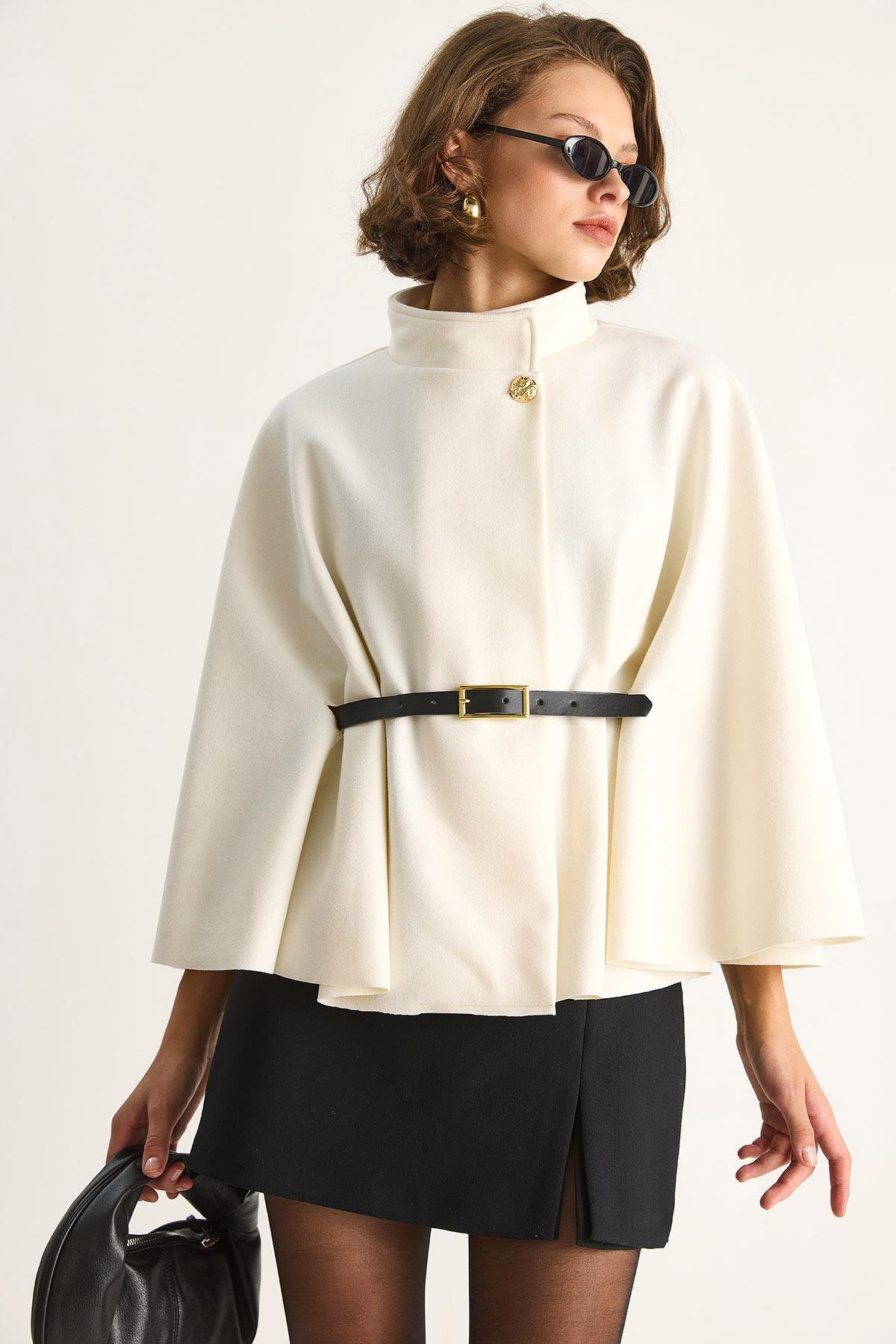  بونشو صوف بحزام وتفاصيل أزرار ذهبية – TOP001