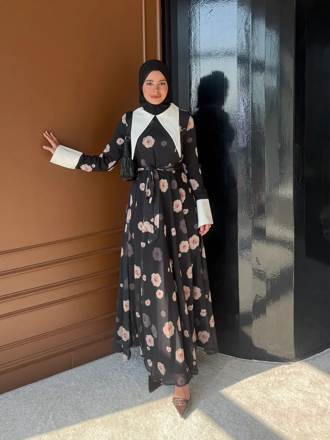 Long Sleeve Floral Maxi Dress with Contrast Collar & Tie Belt — Siyah