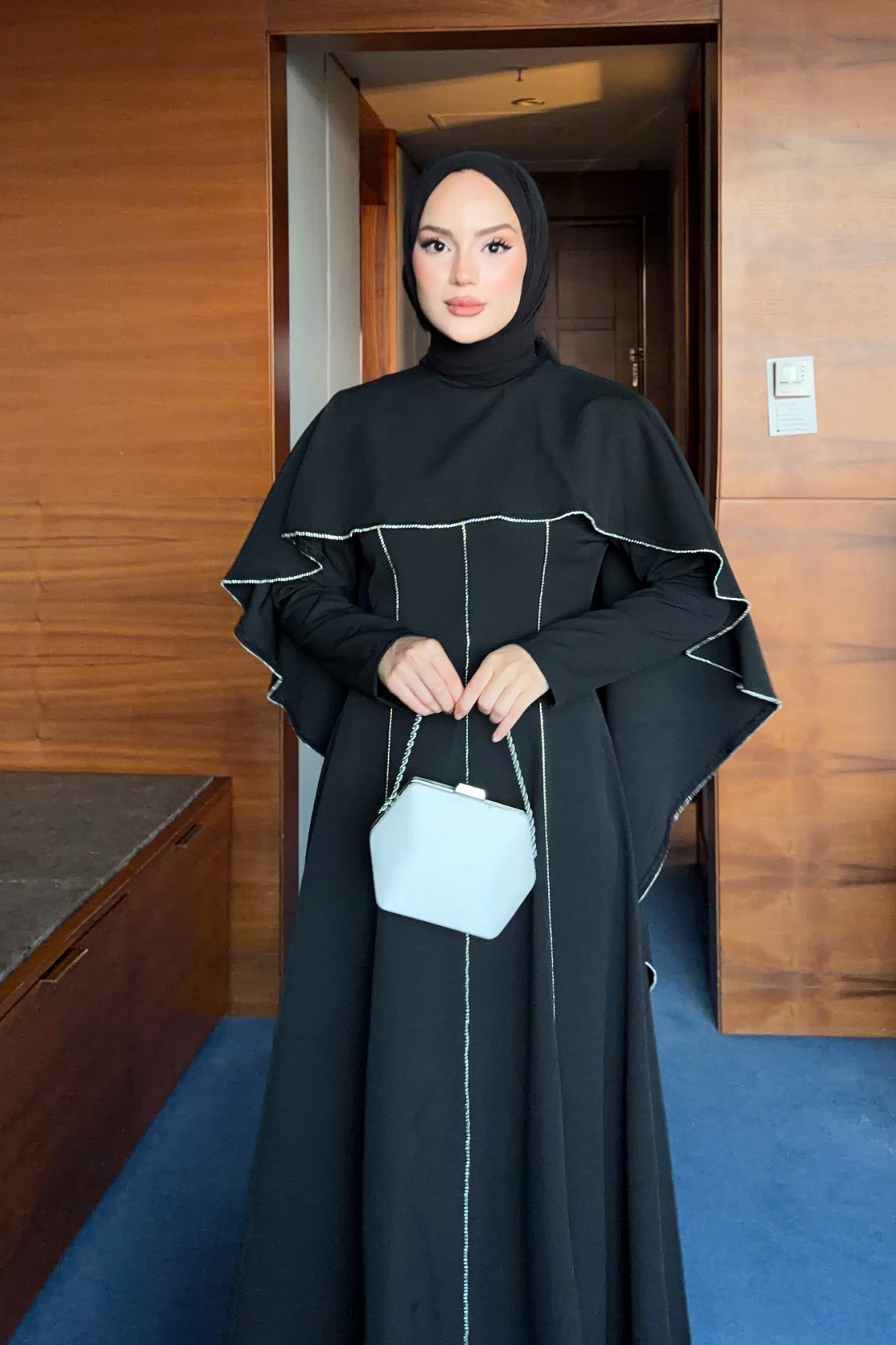 Modest Maxi Crepe Dress with Detachable Cape & Stone Details — Siyah