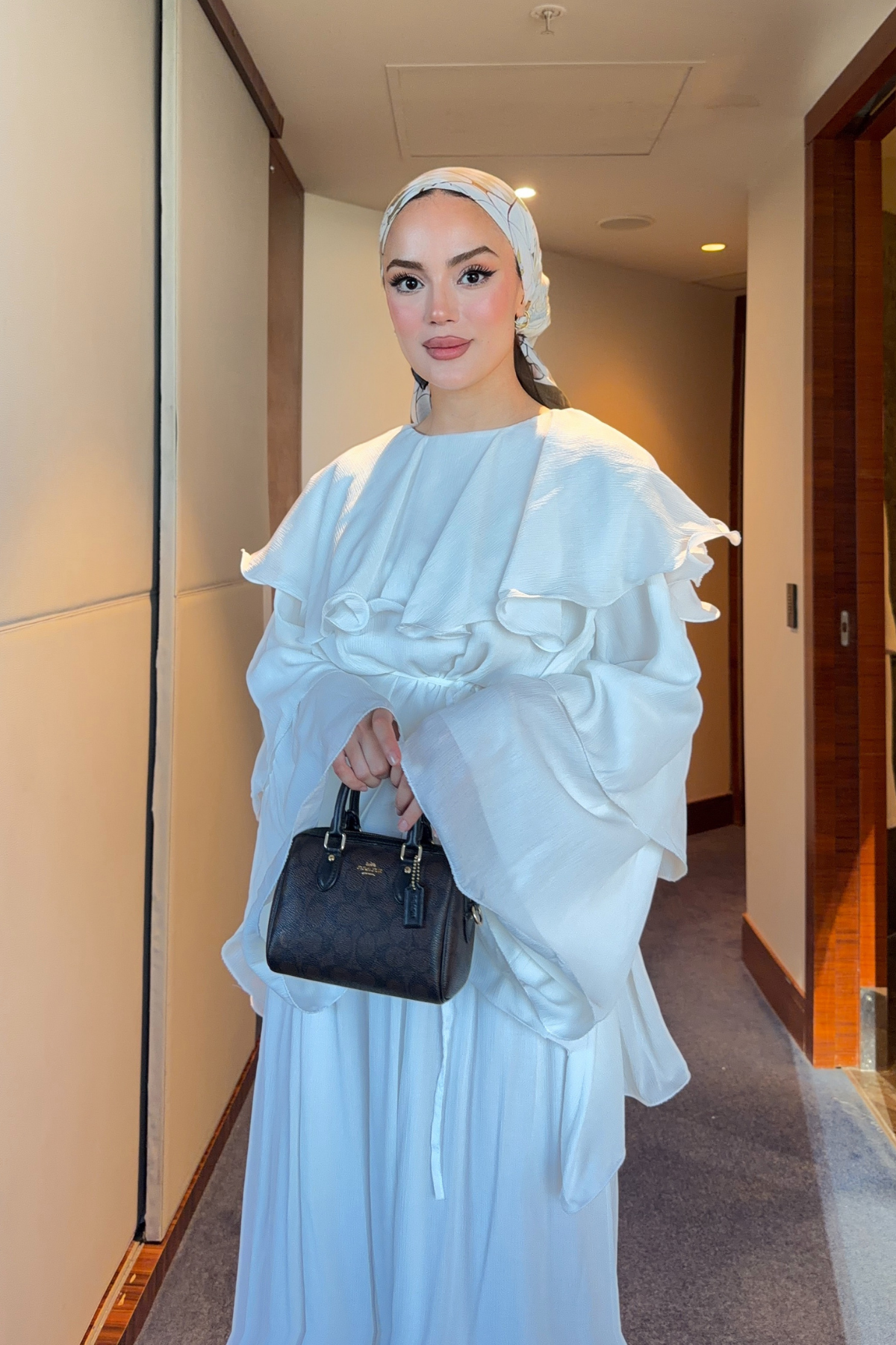Flowing Crinkle Two-Piece Set with Wide-Leg Trousers — Beyaz