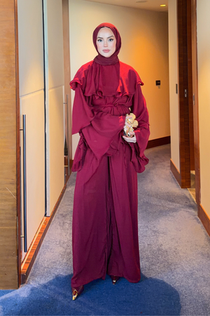 Flowing Crinkle Two-Piece Set with Wide-Leg Trousers — Bordo