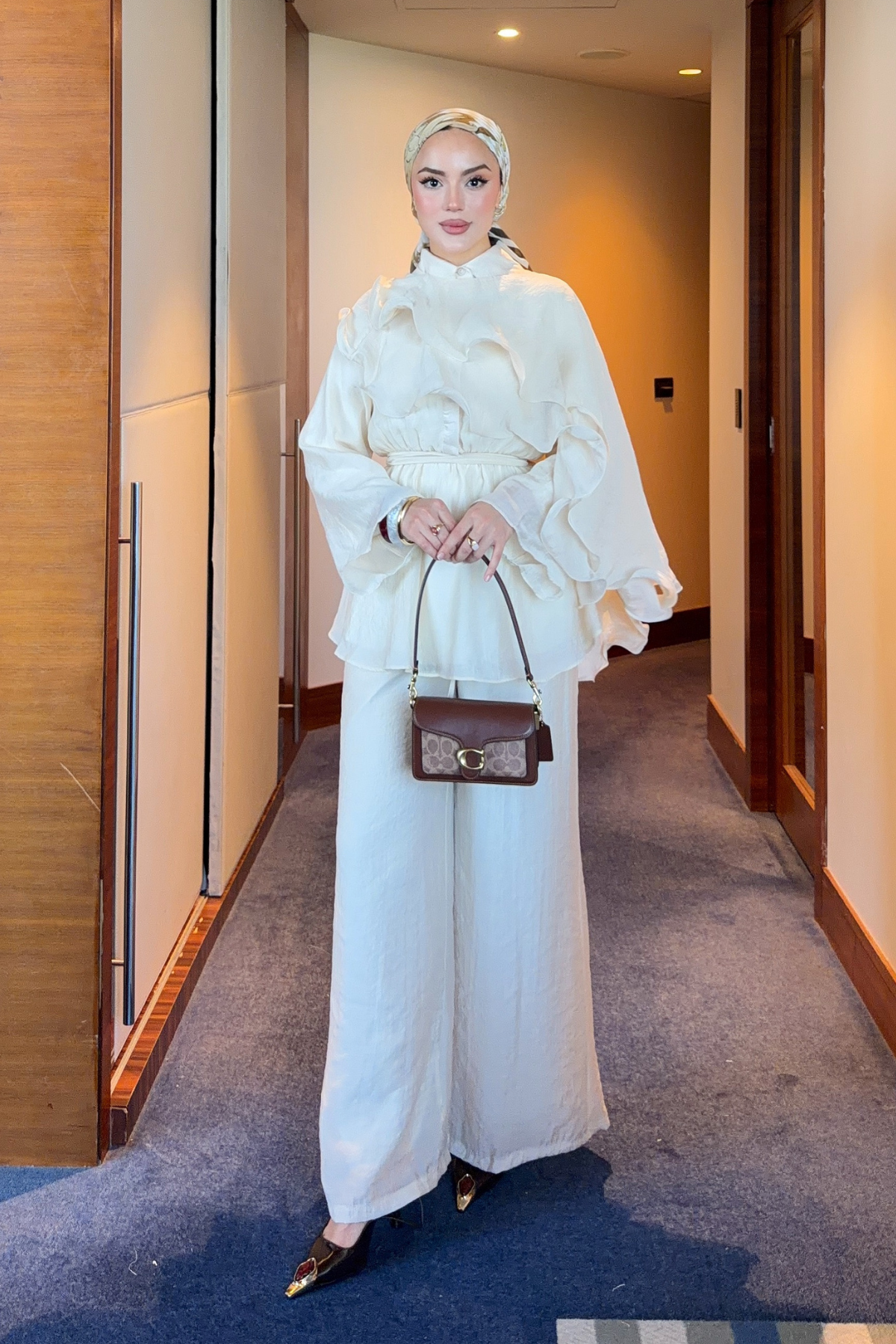 Flowing Chiffon Blouse & Wide-Leg Trousers Two-Piece Set — Ekru