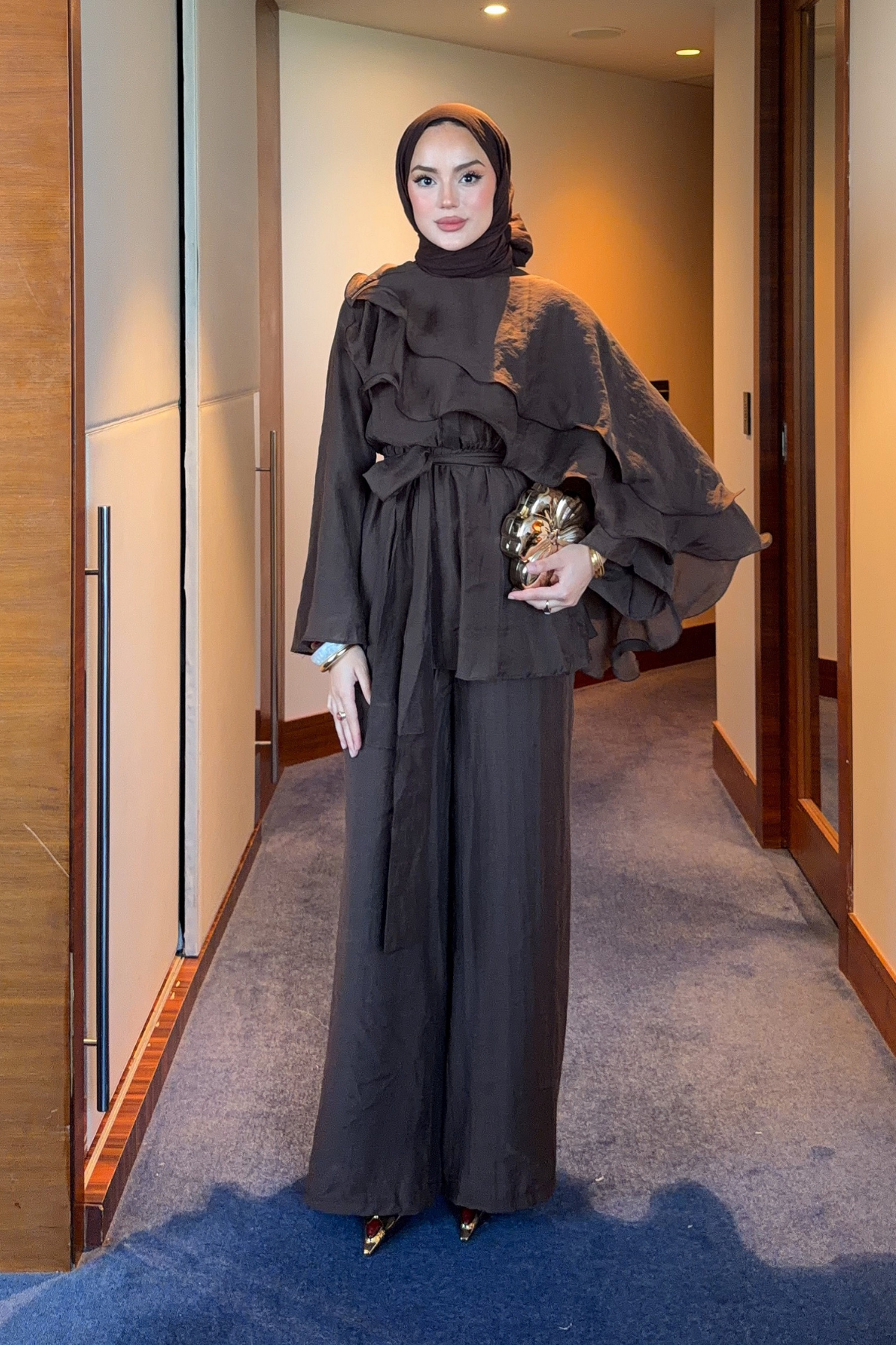Flowing Chiffon Blouse & Wide-Leg Trousers Two-Piece Set — Kahverengi