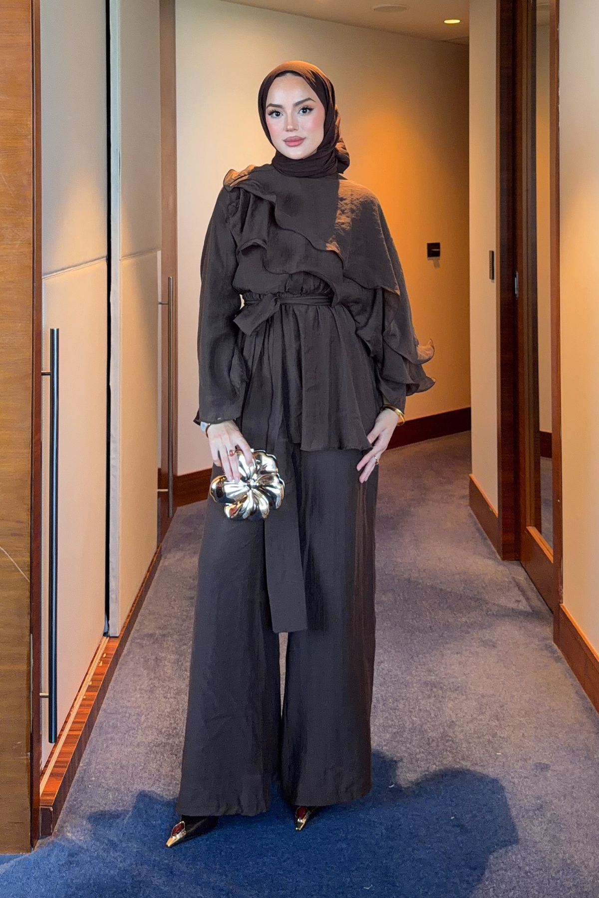 Flowing Chiffon Blouse & Wide-Leg Trousers Two-Piece Set — Kahverengi